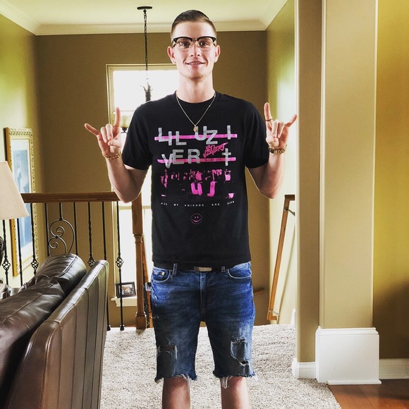 Meet your Posher, Josh - Picture 2 of 6